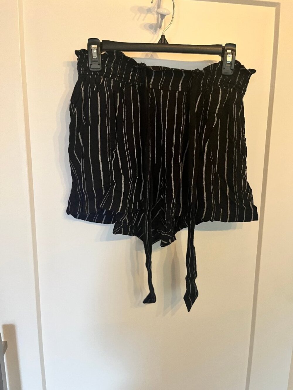 Hollister Ultra High-Rise Striped Shorts Women's L Black